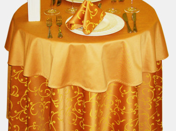 Красиво украшенный стол повышает удовольствие от принятия пищи