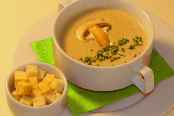 Вегетарианское блюдо из грибов - грибной суп