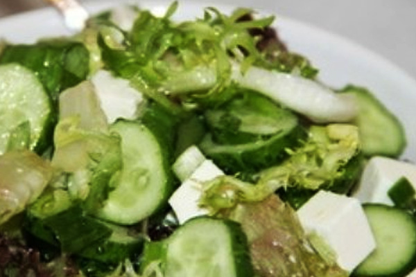 Салат из свежих огурцов - простой рецепт