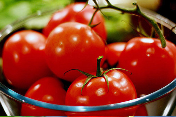 Можно ли кормящей маме помидоры