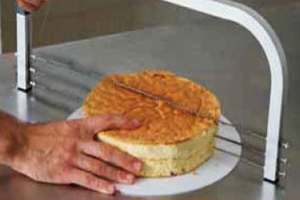 Как ровно разрезать бисквит на коржи