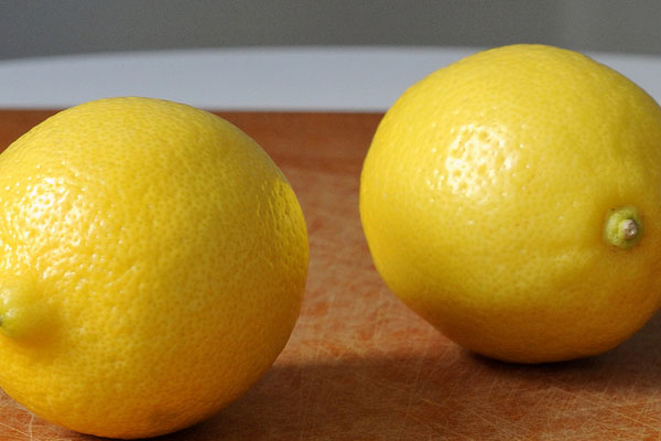 Чем полезна лимонная цедра