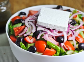 Греческий салат с сиртаки