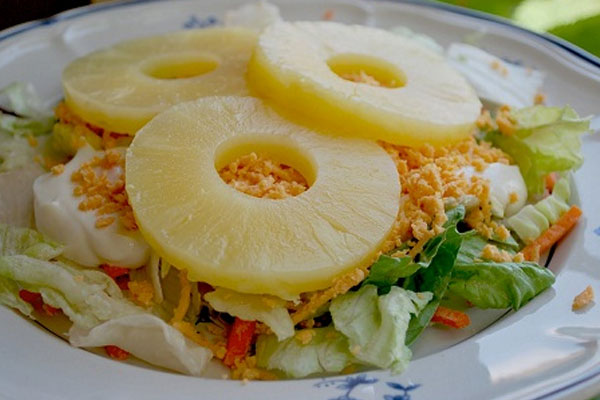Рис и консервированный ананас - рецепт салата