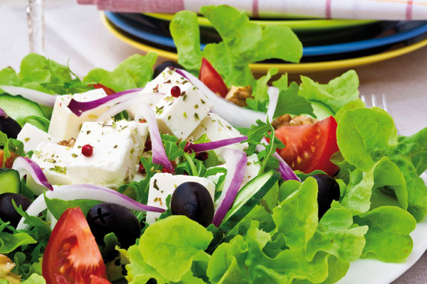 Как украсить салат греческий
