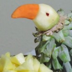 Попугай из ананаса