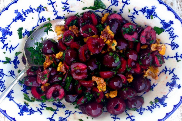 Вишнёвый винегрет с орехами - домашний рецепт салата