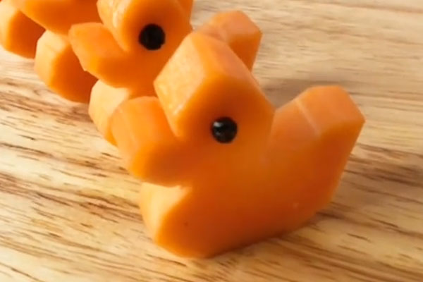 Как вырезать утят из морковки