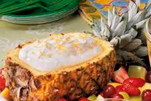 Фруктовый салат «Ананас под снегом» - рецепт на Новый Год