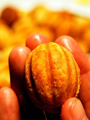 Классический рецепт - орехи со сгущёнкой в формочках