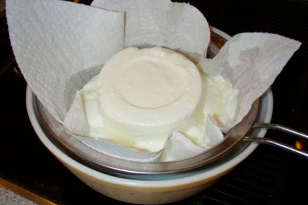 Как сделать домашний сыр из творога и кефира с зеленью