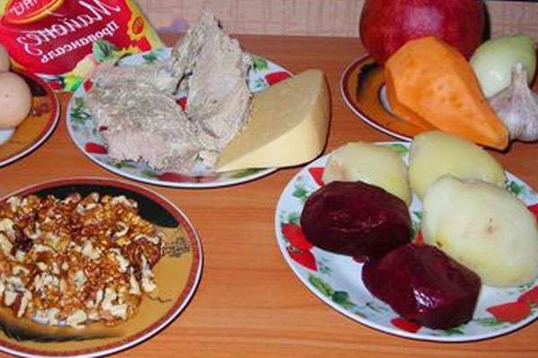 «Шапка Мономаха» - мясной салат на Новый год