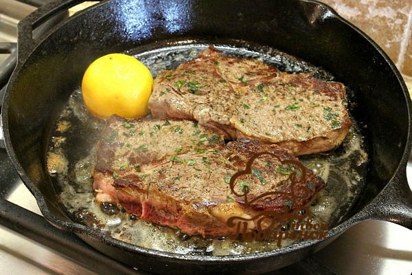 Как делать тушеное мясо с луком на сковороде