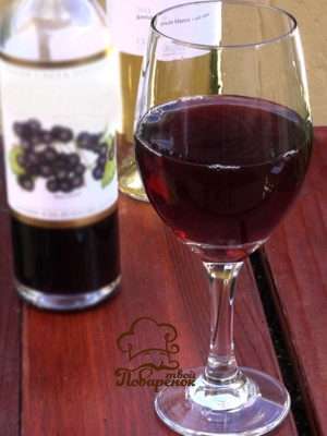 Домашнее вино из крыжовника и черной смородины - оригинальный рецепт