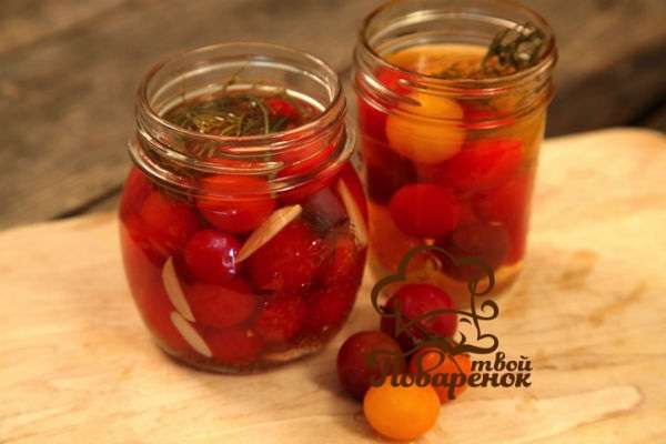 malosolnye-pomidory-recept-s-chesnokom