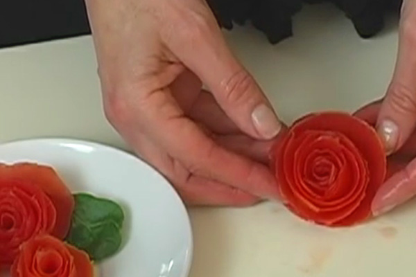 Как сделать розочку из помидор