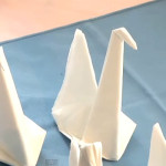Как сложить лебедя из бумажной салфетки