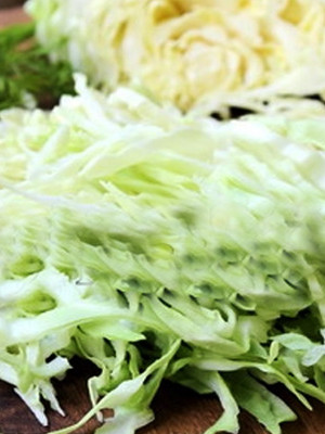 Классический салат из капусты с огурцом