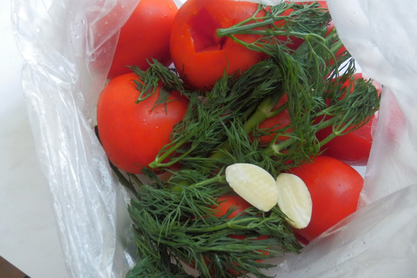 Malosol'nye-pomidory-bystrogo-prigotovlenija2