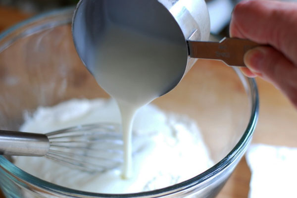 Как приготовить тонкие блины на кефире без яиц
