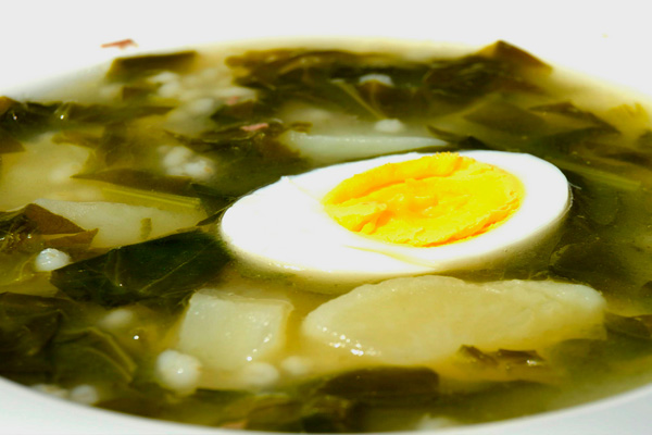 Щавелевый суп с мясом и яйцом