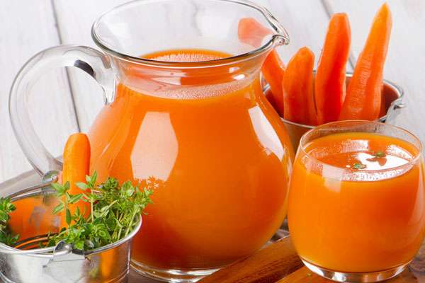 Домашний рецепт готовки морковного сока на терке