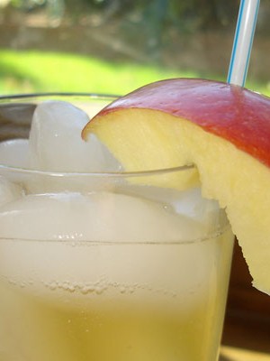 Классический яблочный лимонад с имбирем