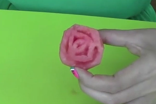 Как сделать из арбуза розу