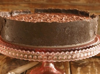 Шоколадный сыроедческий торт