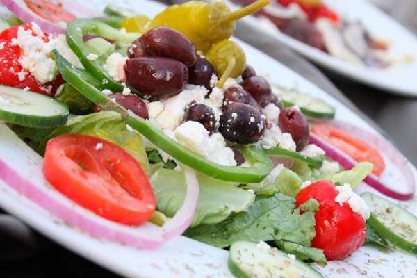 Греческий салат «Особенный» - рецепт на Новый год