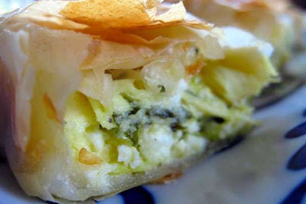 Пирог с творогом и зеленью из лаваша - рецепт в духовке