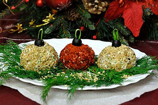 Как сделать салат «Новогодние шарики» с курицей и маслинами