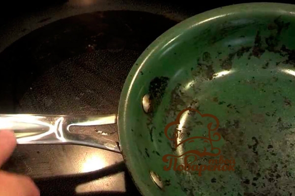 Керамическая сковорода пригорает, что делать