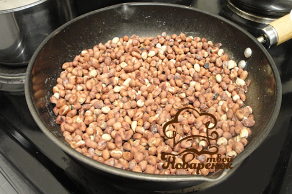 Как пожарить арахис на сковороде с солью - классический рецепт