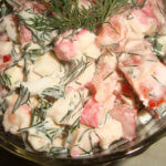 Салат красное море с крабовыми палочками и яйцом