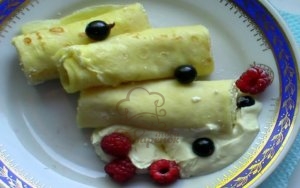 Вкусные блины с творогом и ягодами на молоке рецепт с фото